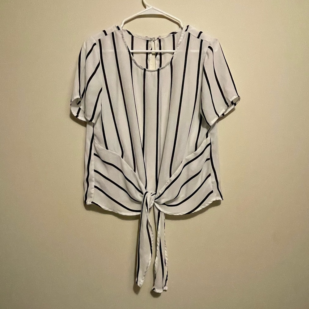LAST DAY TO BUY! Tie-front black and white top